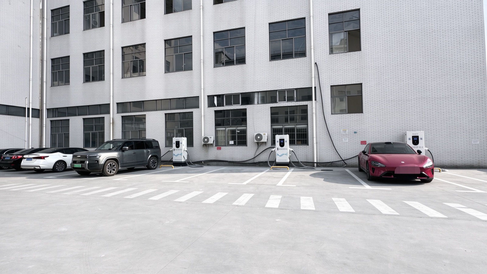 Clean multi-bay charging site with several DC stations
